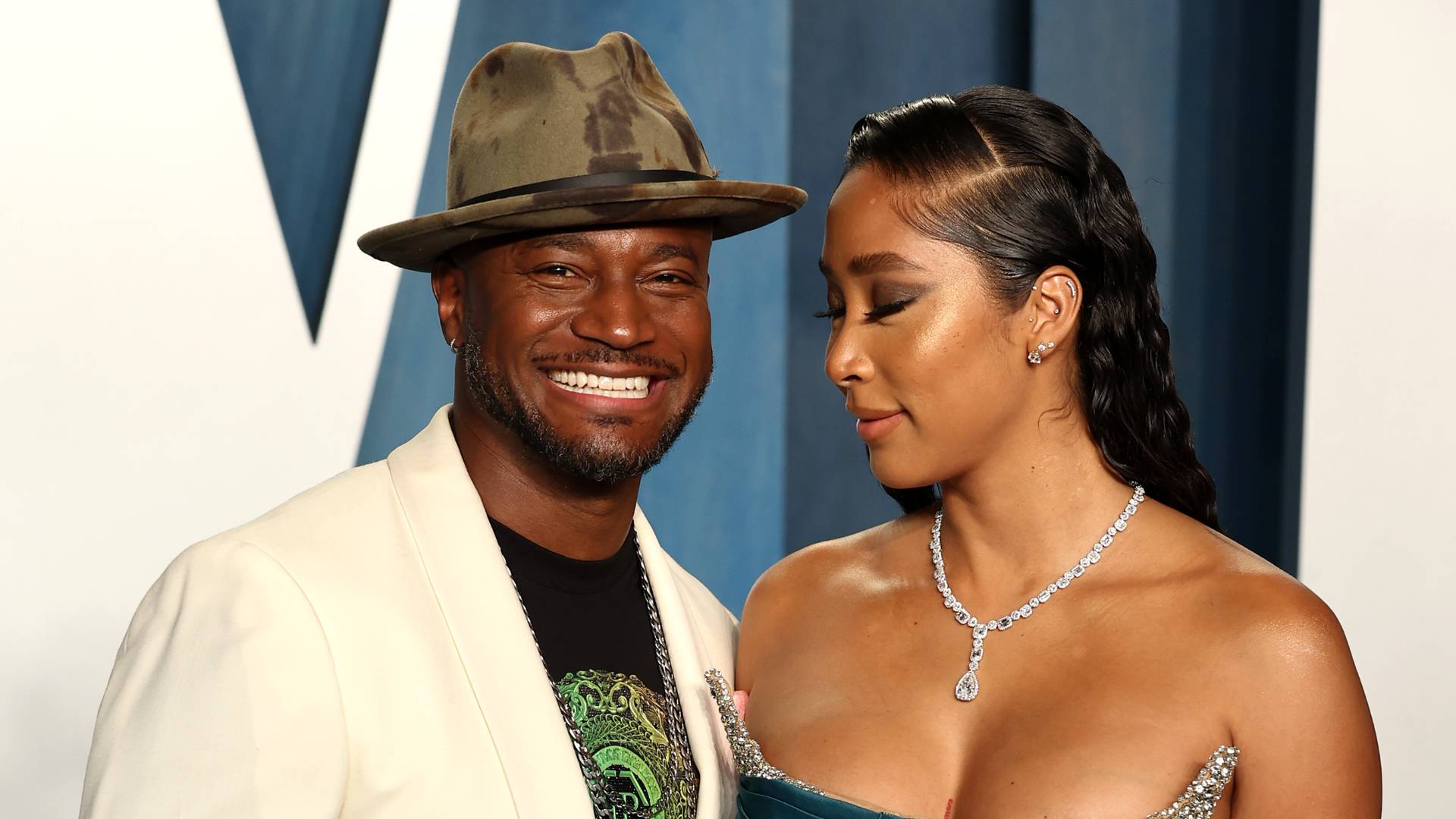 Taye Diggs and Apryl Jones attend the 2022 Vanity Fair Oscar Party hosted by Radhika Jones at Wallis Annenberg Center for the Performing Arts on March 27, 2022 in Beverly Hills, California. 