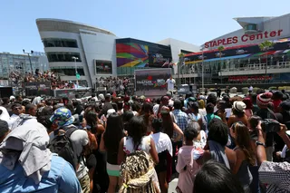 And the Crowd Goes Wild - Earlier today we got the first taste of 106 &amp; Park live from L.A. Live with a very special R&amp;B crooner as the guest of honor.   (Photo: Jesse Grant/Getty Images)&nbsp;