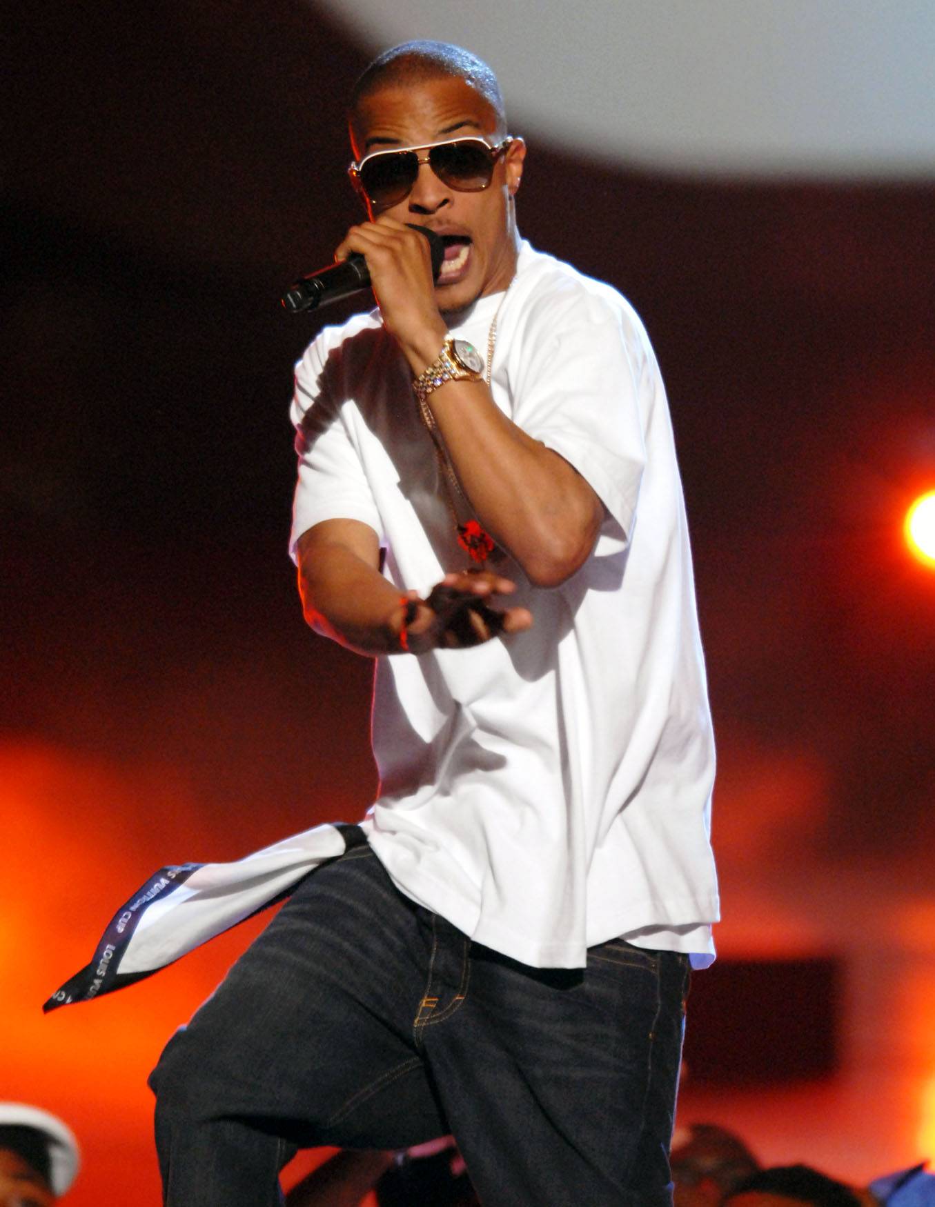 T.I. - The &nbsp;Best Hip Hop Artist winner appropriately&nbsp;performs his hit &quot;Big Things Poppin'.&quot; &nbsp;(Photo: Michael Caulfield/WireImage for BET Network)