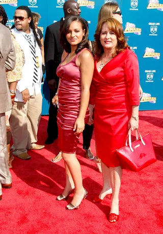 Teena Marie - The iconic singer and her guest strike rosey poses on the carpet. (Photo: Frazer Harrison/Getty Images)