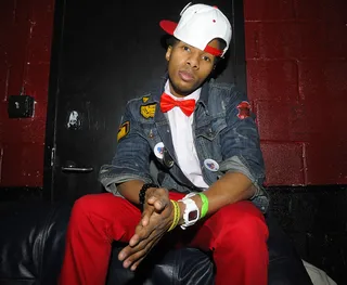Fresh to Death - Leron Young shows off his unique sense of style before his set at the BET Music Matters showcase.&nbsp;(Photo: John Ricard/BET)
