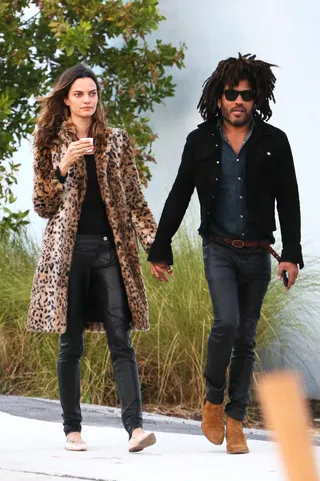 Lenny Kravitz&nbsp;and Barbara Falho - Lenny Kravitz took a stroll with Brazillian model Barbara Fialho on Sunday in Miami. He's 23 years her senior!(Photo:&nbsp;OHPIX / BACKGRID)