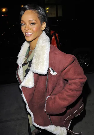 Rihanna @rihanna - Tweet: "LEGITmodelS--t I'm a #VS girl now lol http://instagr.am/p/RwTAlrBMy8."Rihanna performs at the Victoria's Secret fashion show.(Photo: Enrique RC, PacificCoastNews.com)&nbsp;