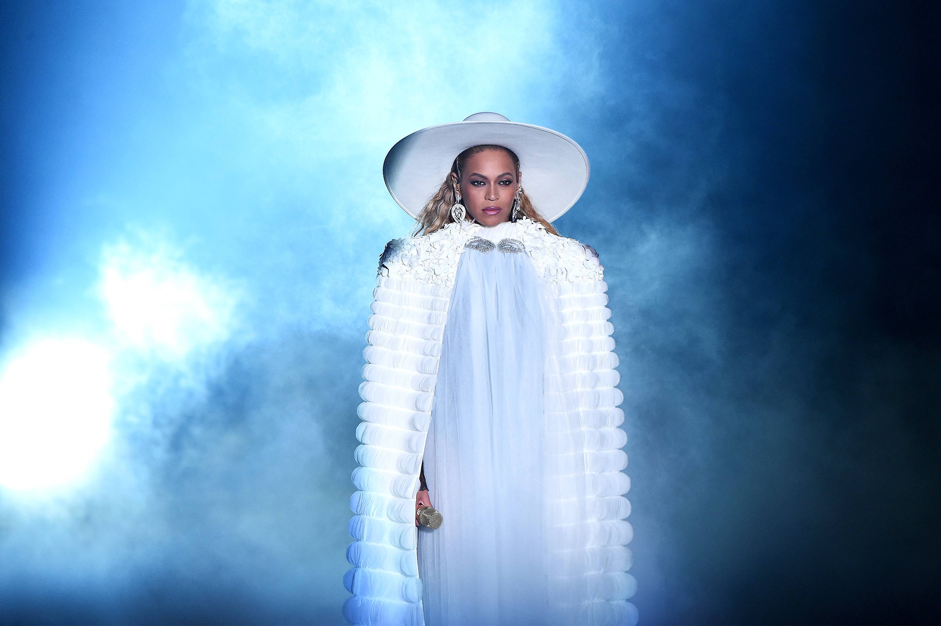 BEYONCÉ - They don’t call her Queen Bey for nothing. Respect the crown.&nbsp;(Photo: Larry Busacca/MTV1617/Getty Images for MTV)&nbsp;