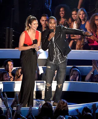 Rock Isn't Dead - Vampire Diaries' Nina Dobrev and Trey Songz present the Best Rock Video award to Lorde.(Photo: Michael Buckner/Getty Images)