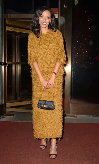 Selita Ebanks - The star makes a splash at the New Yorkers for Children Gala in a gorgeous textured&nbsp;gold gown by Chloé.&nbsp; (Photo: We Dem Boyz / Splash News)