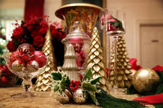 A Closer Look - These decorations are featured in the China Room of the White House. Click here to learn how to recreate a White House holiday wreath ornament.  &nbsp;(Photo: Alex Wong/Getty Images)