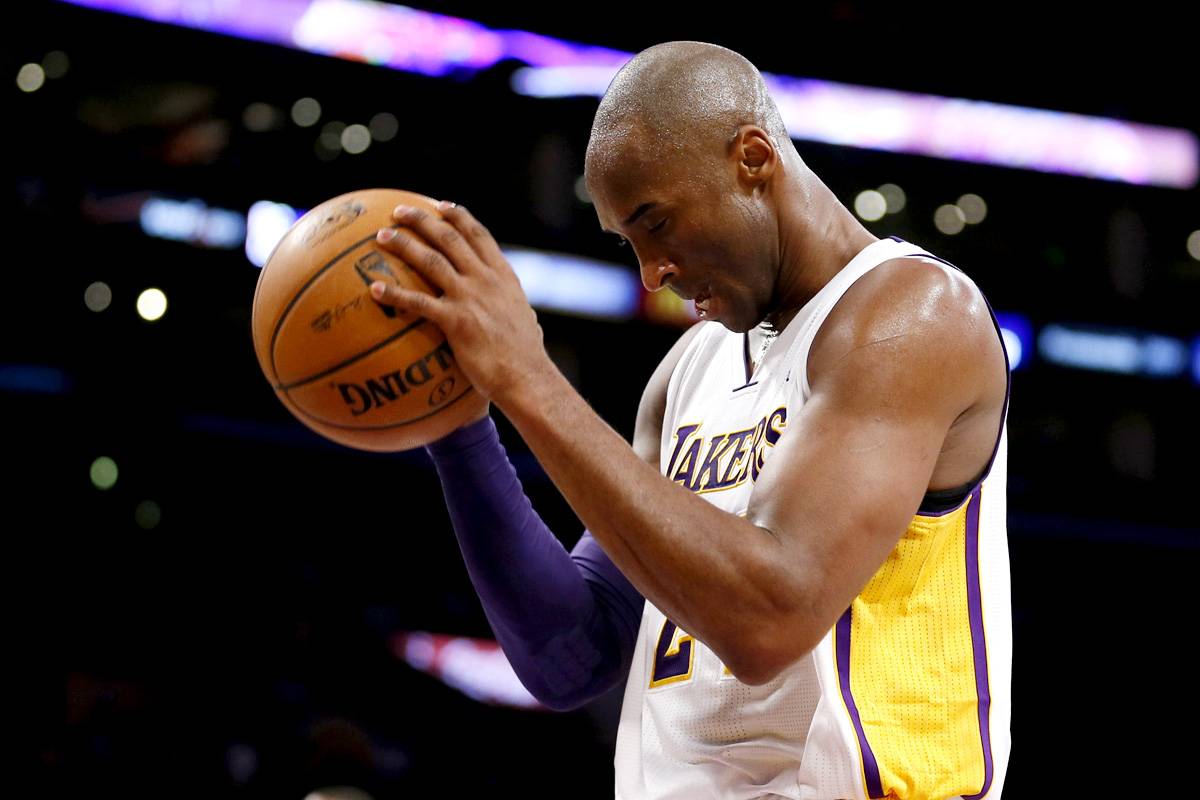 Kobe Bryant Makes His Season Debut