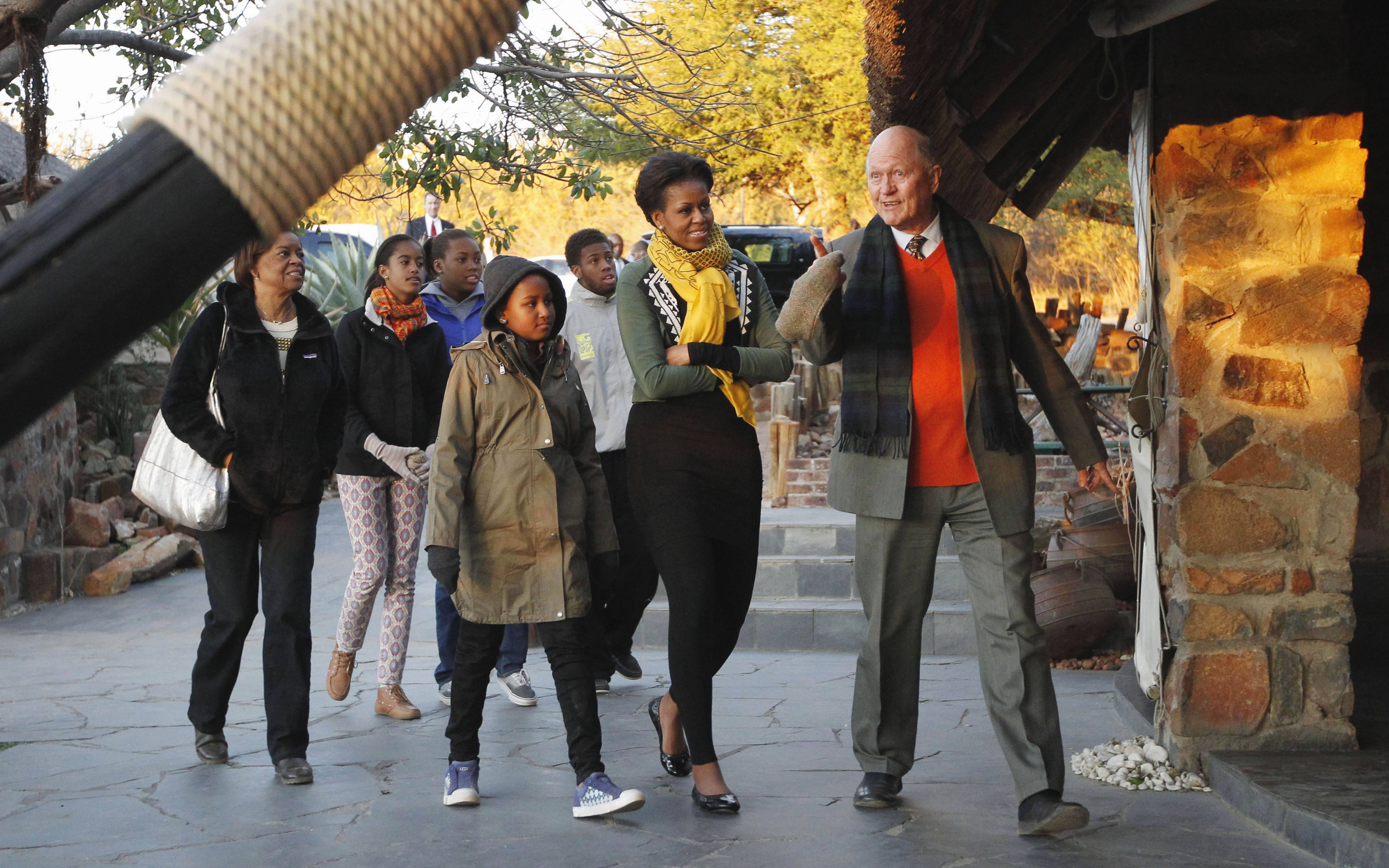 Botswana Game Reserve - First Lady Michelle&nbsp;Obama, daughters Sasha and Malia, her mother Marian Robinson and niece and nephew tour the Mokolodi Game Reserve with Ian Kirby in Gaborone, Botswana Friday. Afterwards they had a private dinner.(Photo: AP Photo/Charles Dharapak, Pool)