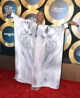 Liv Warfield - Liv Warfield serves!&nbsp;(Photo: Earl Gibson/BET/Getty Images for BET)