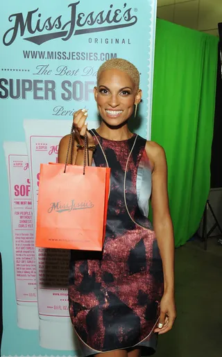 Goldie Locks - Singer Goapele looks golden in her blonde locks and bronze skin as she poses gift in hand. (Photo: Angela Weiss/BET/Getty Images for BET)