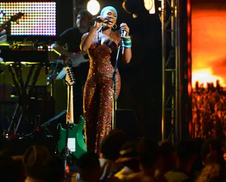 Cocoa Butter Beauty - India.Arie makes Charlie Wilson proud with her rendition of “There Goes My Baby.” (Photo: Jason Merritt/Getty Images for BET)