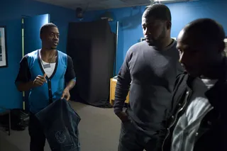 Style Me - Stylist Kendrell talks wardrobe options with David Banner backstage at BET's 106 &amp; Park. (Photo: John Ricard / BET)