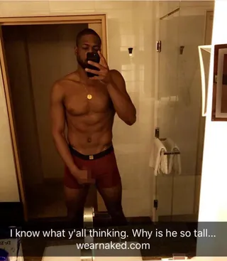 Dwyane Wade&nbsp;@dwyanewade - The Chicago Bulls baller gets handsy on the 'gram.&nbsp;(Photo: Dwyane Wade via Snapchat)