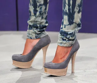 Rocsi's Shoes\r - Rocsi showed off her "Walk by faith..." tattoo.\r(Photo: Brad Barket/PictureGroup)