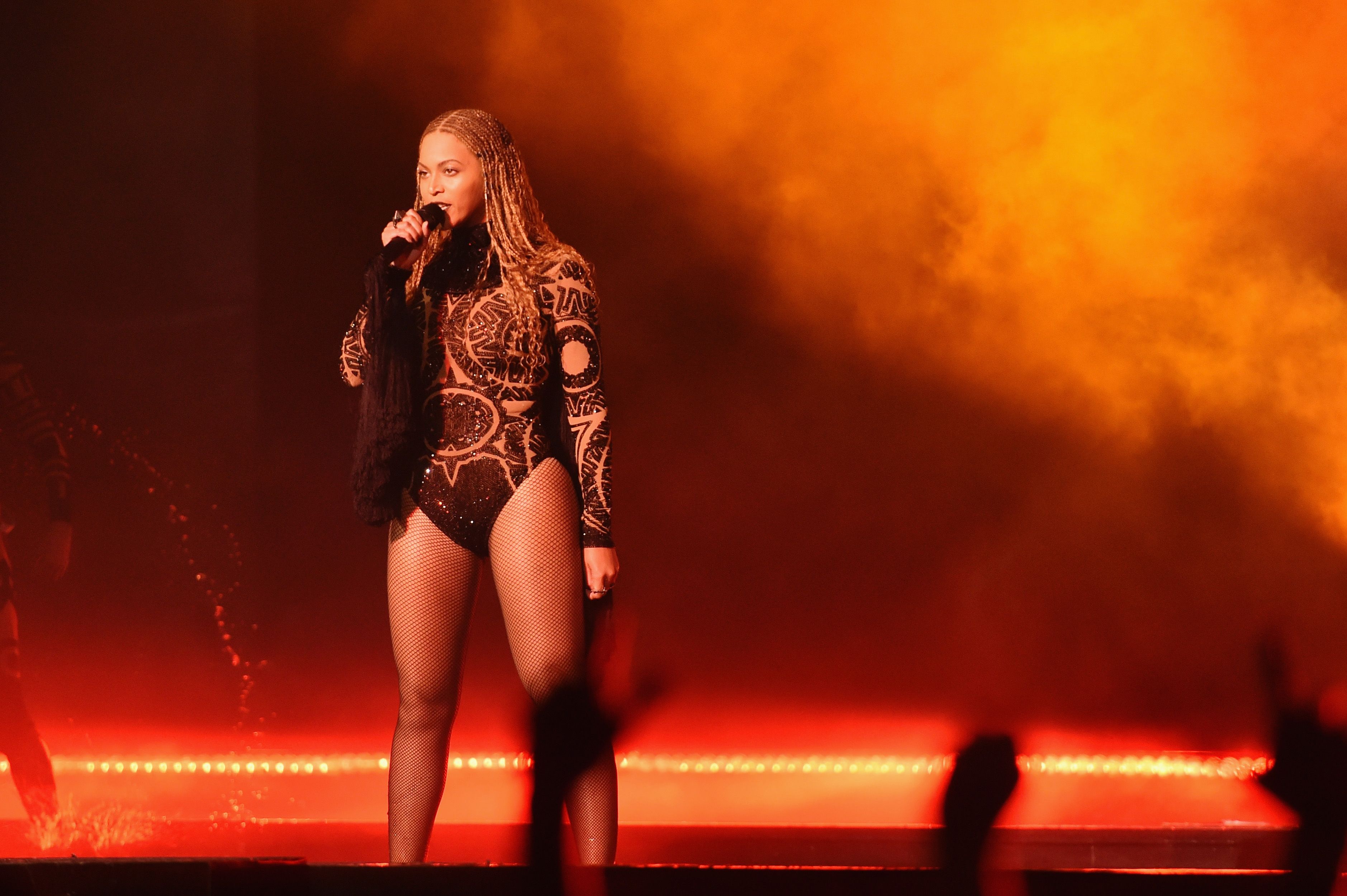 Beyonc? on BET Buzz 2020.