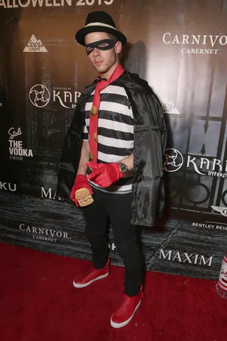 102615-b-real-celeb-halloween-costumes-2015-Nick-Jonas.jpg