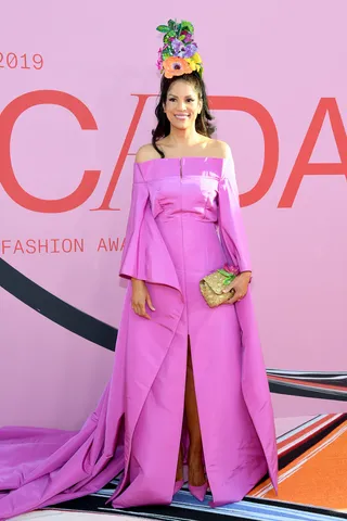 Veronica Webb - 54-year-old supermodel Veronica Webb looked stunning in a massive purple gown and bold floral head-piece.(Photo: Kevin Mazur/WireImage)