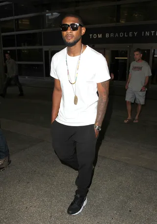 Just Chill - Usher looked laid back as the paps snapped him arriving at LAX. (Photo: PacificCoastNews)