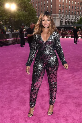 653162209MF00070_VH1_Hip_Ho