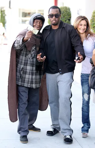 Good Deeds - Sean "Diddy" Combs was spotted leaving a restaurant and visiting a tea shop before asking his bodyguard to help out a homeless man by giving him a $20 bill and posing for a picture with him in Los Angeles. (Photo: Fame Pictures)