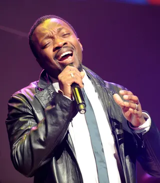 /content/dam/betcom/images/2011/10/Shows/Soul-Train-Awards/102711-shows-sould-train-awards-anthony-hamilton-performs6.jpg