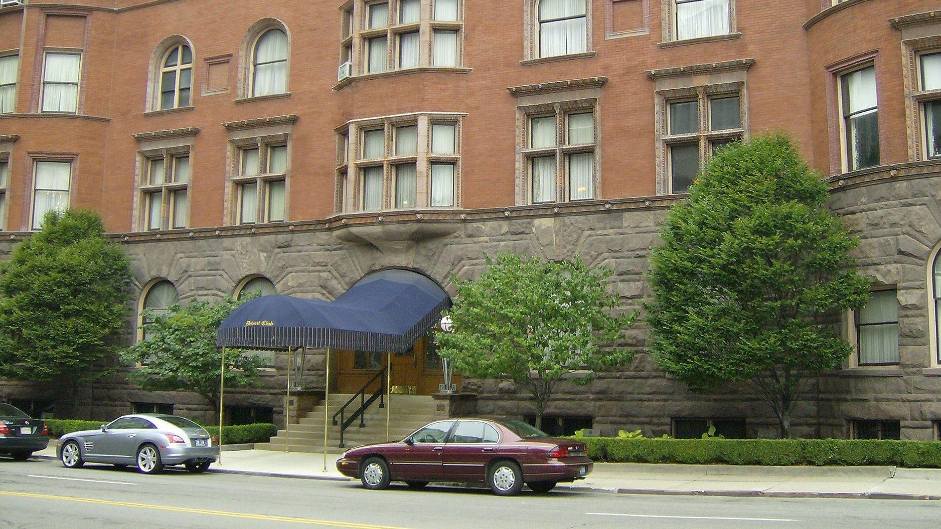 Mike Russell, CC BY-SA 3.0 <https://creativecommons.org/licenses/by-sa/3.0>, via Wikimedia Commons