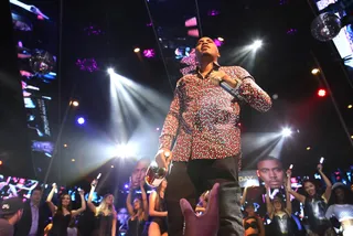 Iconic - Nas celebrated his birthday with a performance and a bottle of Hennessy V.S in hand at Drais Las Vegas (Photo: Hennessy via PMG Media Group)