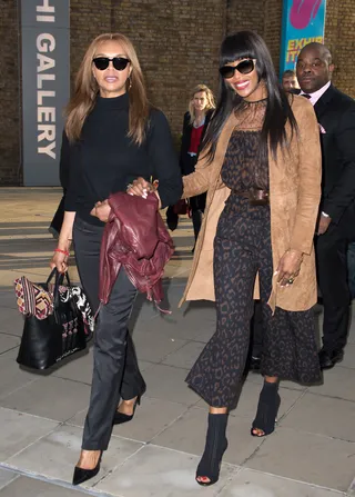 Ageless Naomi - Naomi and her beautiful mom at Naomi's book launch at Tashen Book Store in London.(Photo: AW/WENN.com)