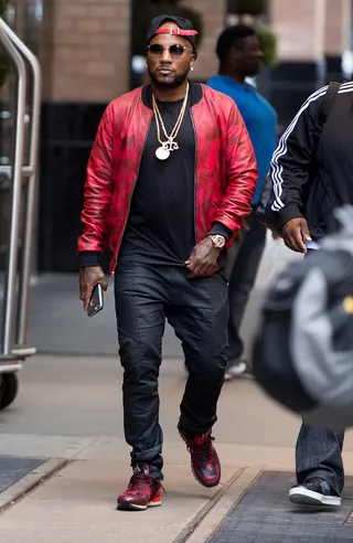 Jeezy in NYC - Rapper Young Jeezy spotted walking around NYC with his crew.&nbsp;(Photo: @PapCultureNYC / Splash News)