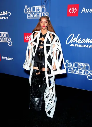 Legend Erykah Badu Hits The Red Carpet Lookin' Legendary! - (Photo: Leon Bennett/Getty Images for BET)&nbsp;