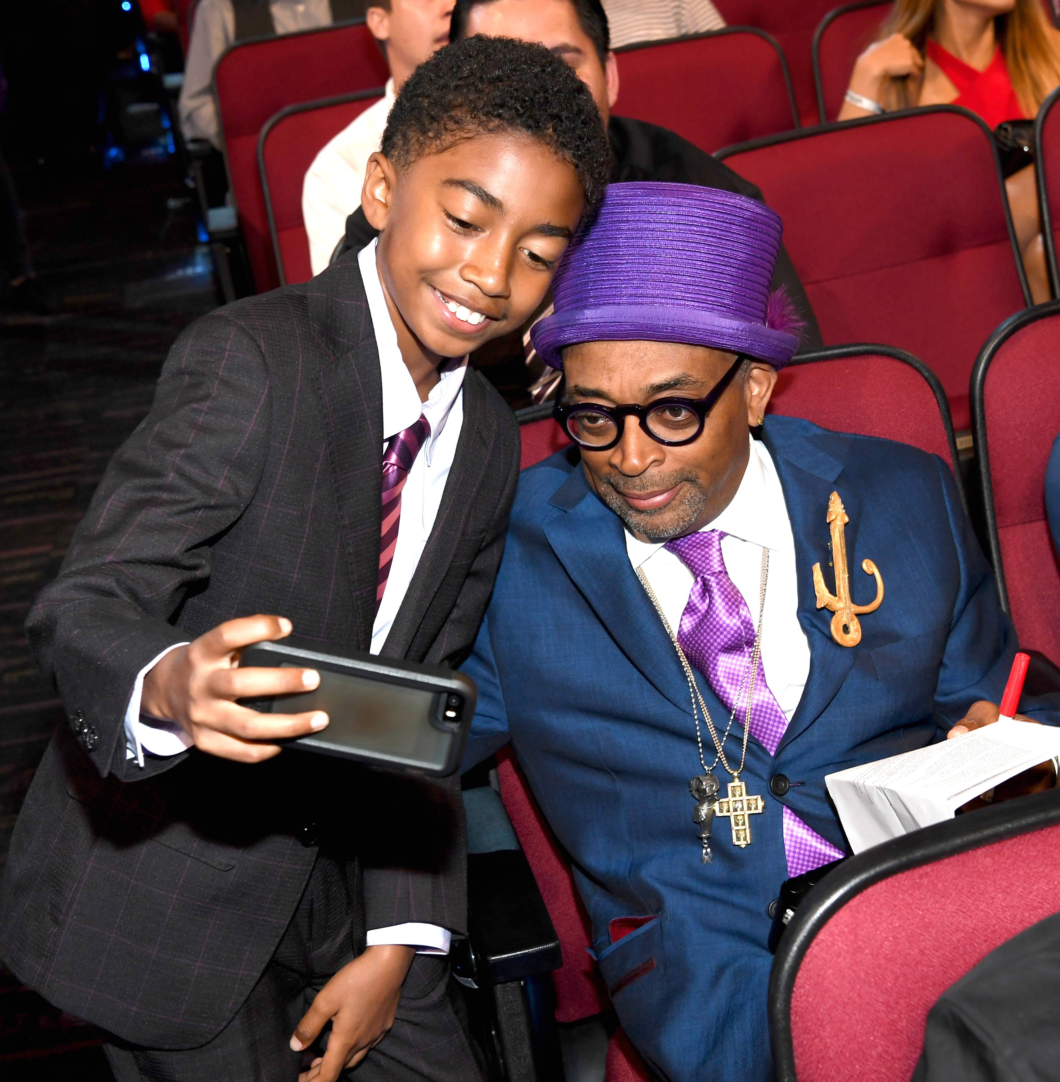 It's LIT - Black-ish actor Miles Brown takes a selfie with filmmaker Spike Lee. (Photo: Paras Griffin/BET/Getty Images for BET)