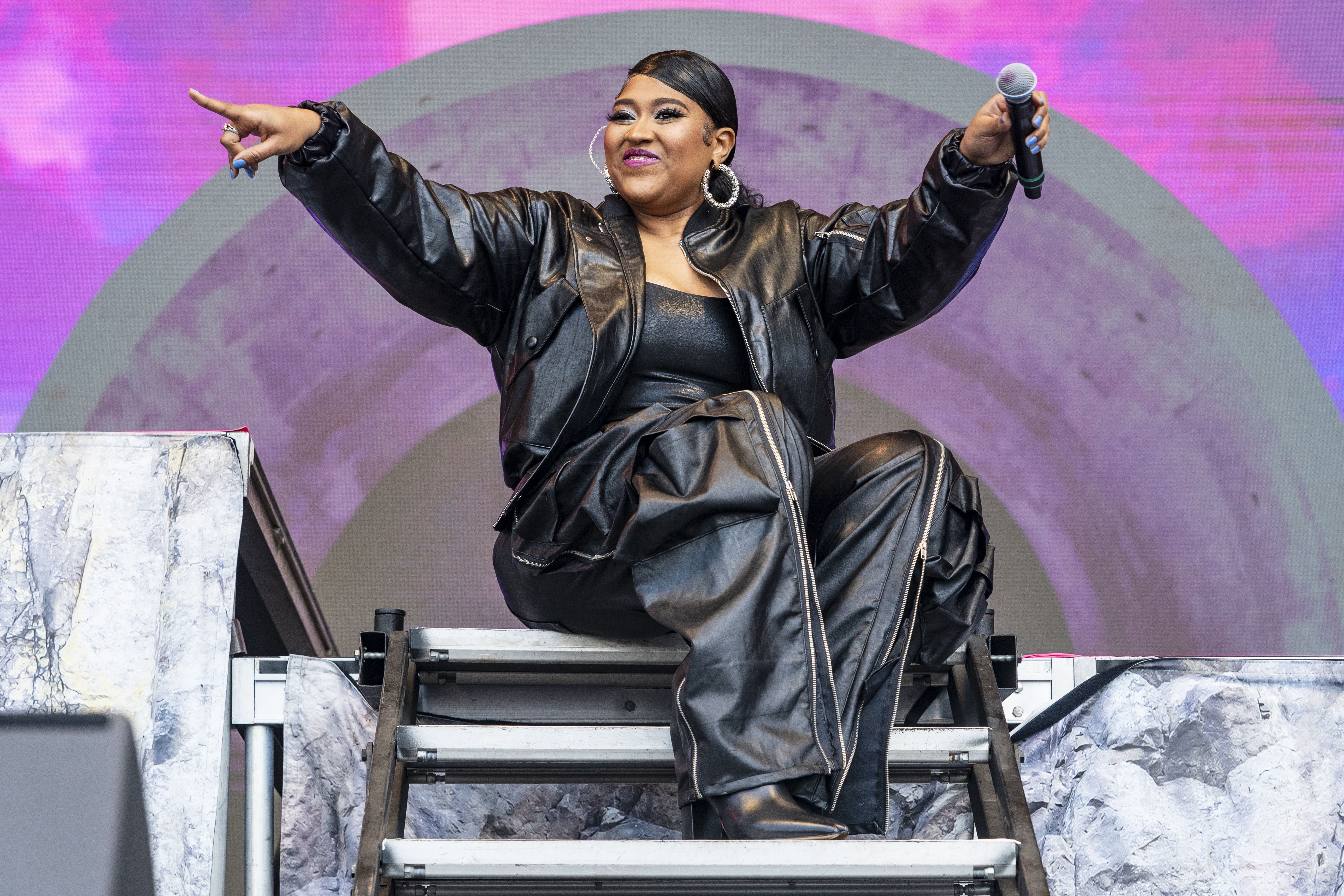 Them vocals and her - Image 1 from Soul Train Awards 2023: Velvet ...