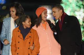 Solo - Malia sings as her sister looks on.&nbsp;(Photo: EPA/MICHAEL REYNOLDS /LANDOV)