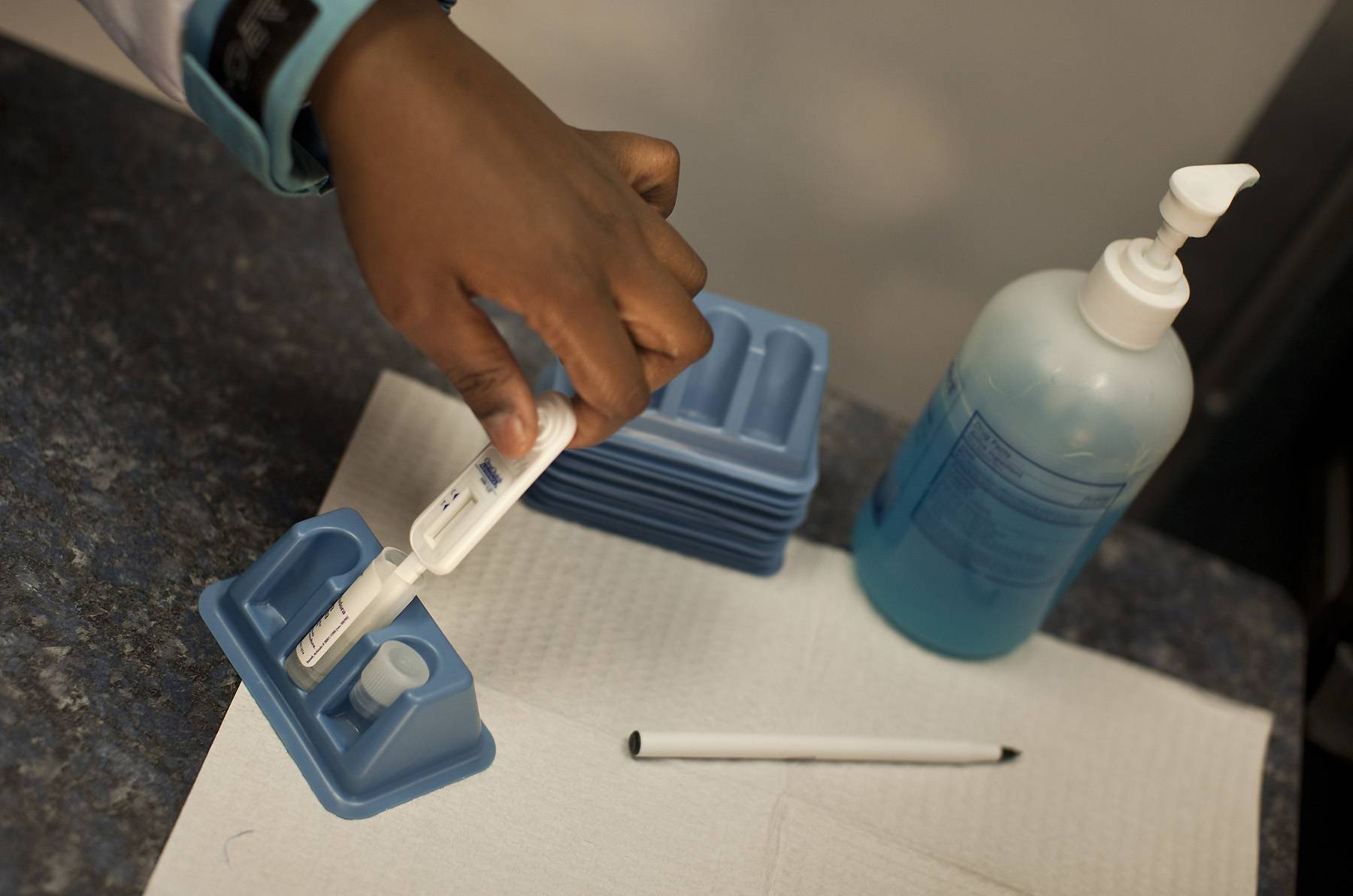 England to Offer Foreign Nationals Free HIV Treatment - The British government announced its new plan to offer free HIV treatment for foreign nationals in a move to reduce the risk of Britons being infected and cut the costs of more expensive later treatment.(Photo: Brendan Smialowski/Getty Images)