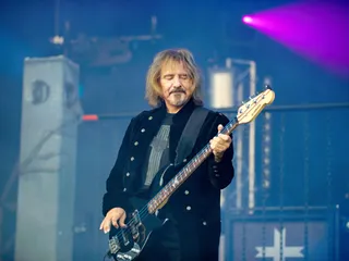 /mobile/vh1_mobilepreview/flipbooks/Thumbnails/top5bass/01geezerbutler.jpg