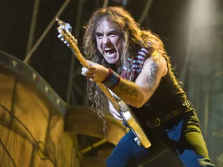 /mobile/vh1_mobilepreview/flipbooks/Thumbnails/top5bass/02steveharris.jpg