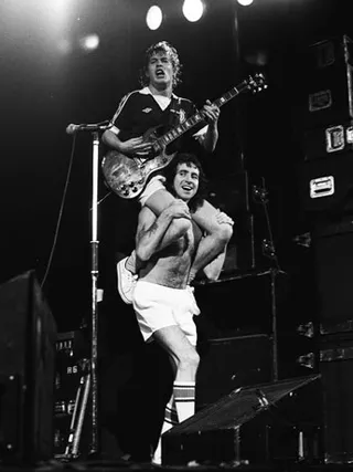/mobile/vh1_mobilepreview/flipbooks/Shows/thatmetalshow/Top_5/5.jpg