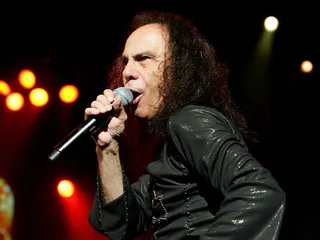 /mobile/vh1_mobilepreview/flipbooks/Shows/thatmetalshow/Top5_803/99630413.jpg