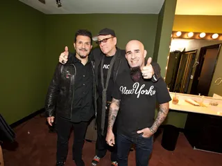 /mobile/vh1_mobilepreview/flipbooks/Shows/Thatmetalshow/TMS_805/0394.jpg