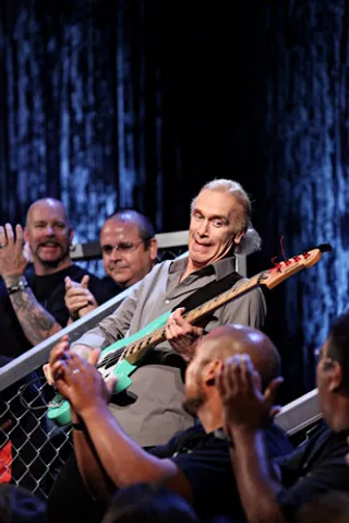 /sitewide/flipbooks/img/shows/that_metal_show/episode_807/V_TMS_Night_Ranger_7_22_11_0763.jpg