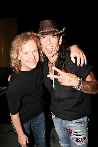 /sitewide/flipbooks/img/shows/that_metal_show/episode_807/V_TMS_Night_Ranger_7_22_11_1861.jpg