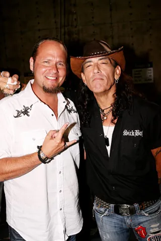/sitewide/flipbooks/img/shows/that_metal_show/episode_807/V_TMS_Night_Ranger_7_22_11_2045.jpg