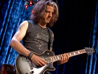 /mobile/vh1_mobilepreview/flipbooks/Shows/Thatmetalshow/TMS_810/0017.jpg