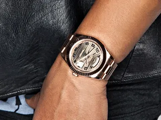 /mobile/vh1_mobilepreview/flipbooks/Shows/loveandhiphop/LHH_Ring_flip/watch.jpg