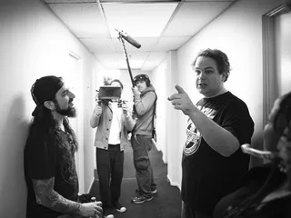 /sitewide/flipbooks/img/shows/that_metal_show_10/1001/TMS-1001-MikePortnoy_Eddie_Backstage.jpg