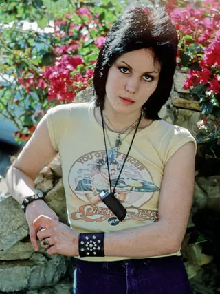 /mobile/vh1_mobilepreview/flipbooks/Shows/Thatmetalshow/1105_tms/Joan_Jett.jpg