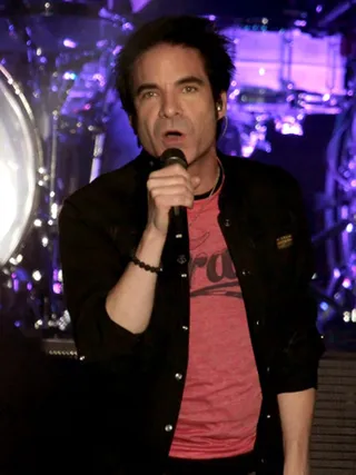 /mobile/vh1_mobilepreview/flipbooks/Shows/Behind_The_Music/Train/5.jpg
