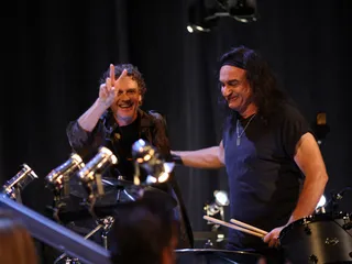 /mobile/vh1_mobilepreview/flipbooks/Shows/Thatmetalshow/1204/8.jpg
