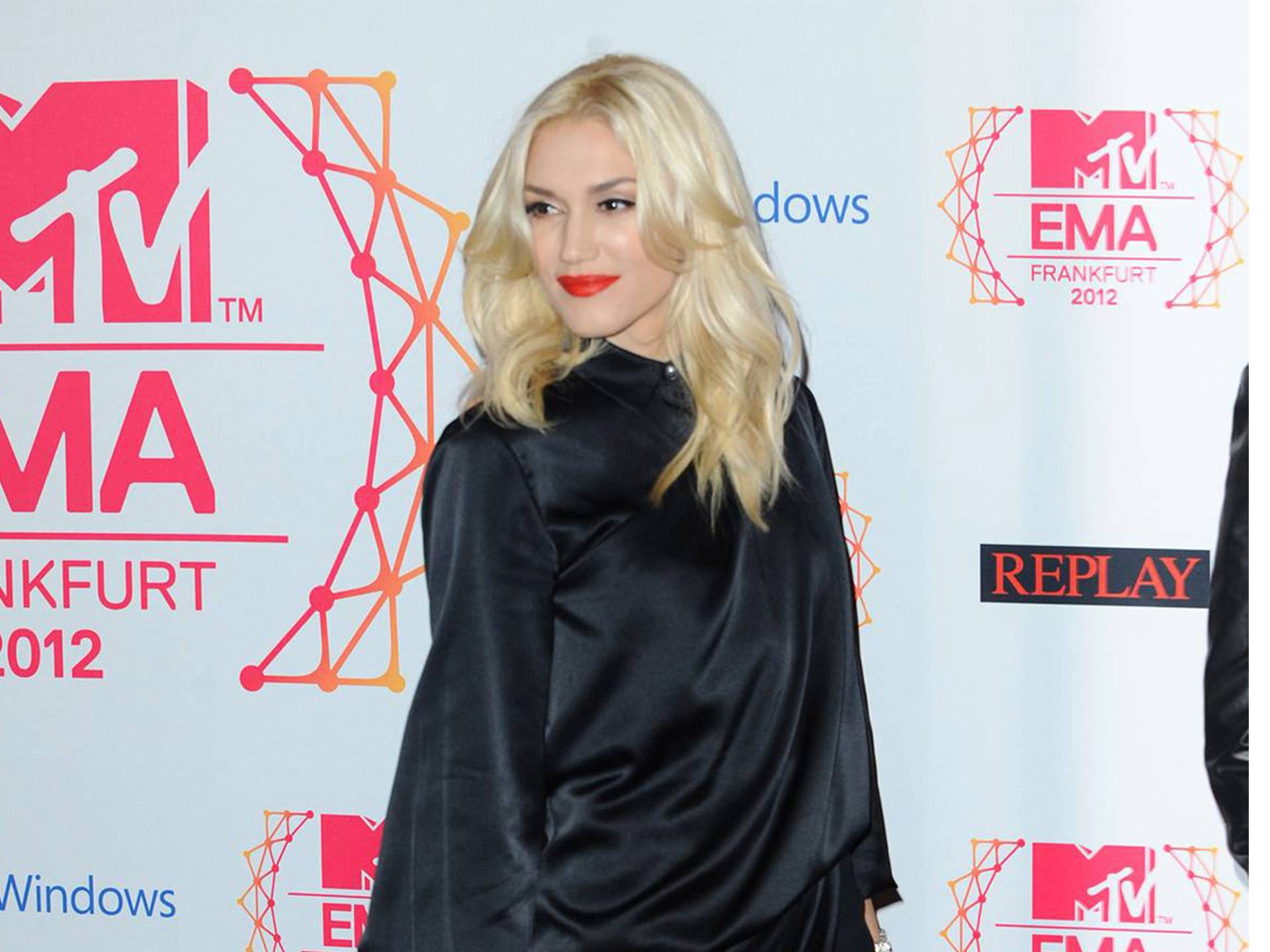 Gwen Stefani - Image 10 from The Coolest Outfits in EMAs History | MTV EMA